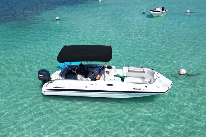 4 hours Tour in La Parguera Private Boat Charter - From La Parguera Harbor to the Fishing Village Cruise
