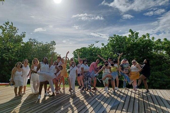 Beginner to Advanced Salsa Dance Class in San Juan, PR - Solo Dancing Works Here: How Pairing Usually Feels