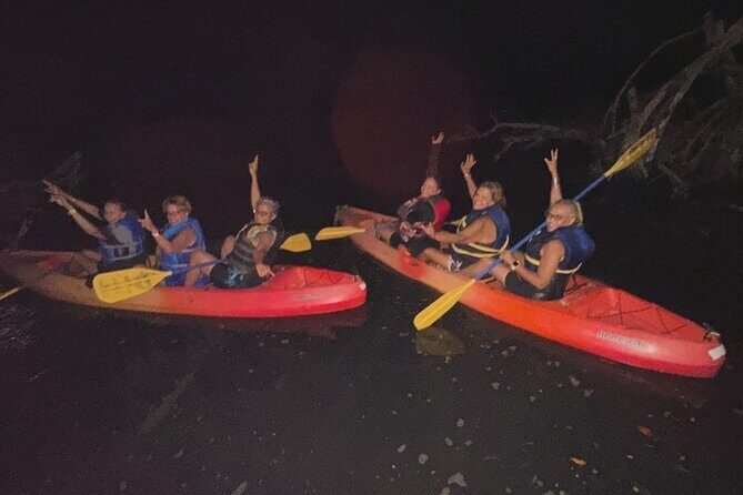 CLEAR BOTTOM KAYAKS Tour in Bioluminescent, Mosquito Bay - On the water at Bahia Bioluminiscente: your 1-hour guided glide through the glowing bay