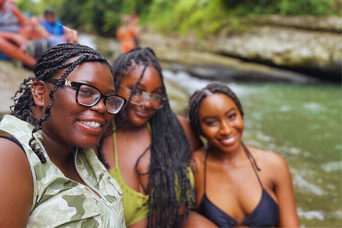 El Yunque: Waterslide and Plus Beach Round Trip - Luquillo Beach and the Kiosk Zone: About Two Hours of Freedom