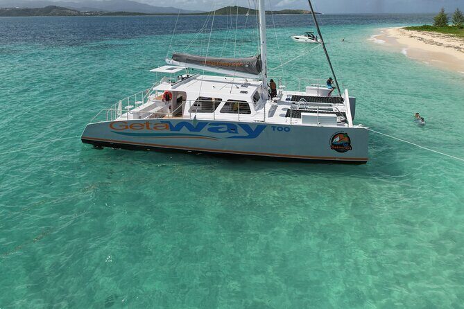 Icacos: Luxury Sailing Catamaran All Inclusive Beach and Snorkel - Entering the day on a 54-foot luxury catamaran (and why the boat matters)