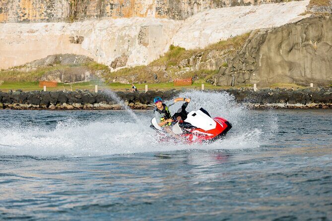 Jet Ski Tour through San Juan Bay - Your Jet Ski Setup: Yamaha Wave Runners, Seats, and Safety Basics