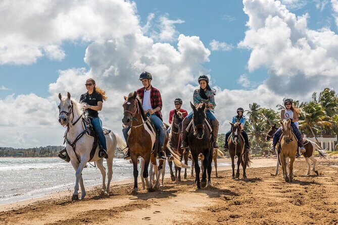 Luquillo Beach Horse Ride from Carabalí Rainforest Adventure Park - Guides, group size, and why the vibe feels personal