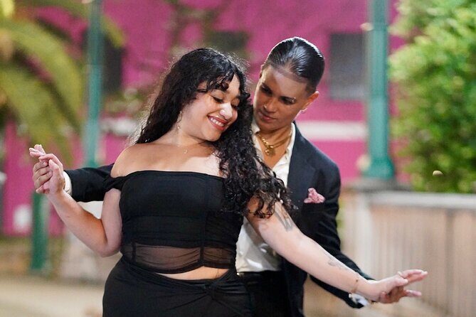 Moonlight Beginner Salsa Class in San Juan - Where You Meet: Finding the Start Point at Oliver Hotel