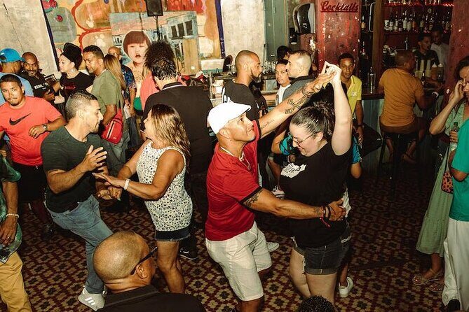 Moonlight Beginner Salsa Class in San Juan - Gabby’s Teaching Style: Patient Coaching With Clear Breakdowns