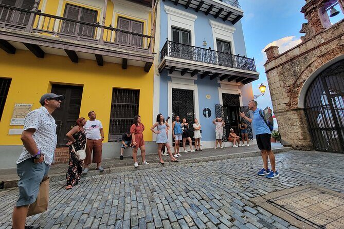Old San Juan and El Morro Castle Walking Tour - Plaza Darsenas to Plaza de Hostos: defense and the town’s original front door