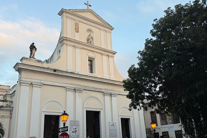 Old San Juan Food Tour with 7 Tastings of Authentic Local Flavors - What I’d expect from the guide experience