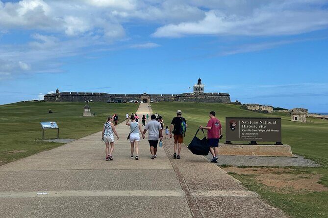Old San Juan Historical Walk, Shopping, and Dining w/ Transport - Starting at Plaza Colón: a practical launch point