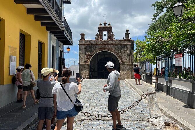 Old San Juan Historical Walk, Shopping, and Dining w/ Transport - Shopping on Calle Fortaleza: how to use your time well