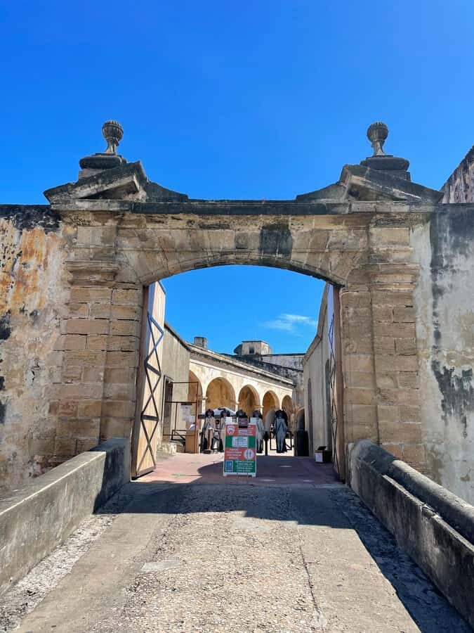 Old San Juan: San Cristobal Castle and Old Town Walking Tour - San Cristóbal Castle inside: tunnels, confinement, and WWII survival