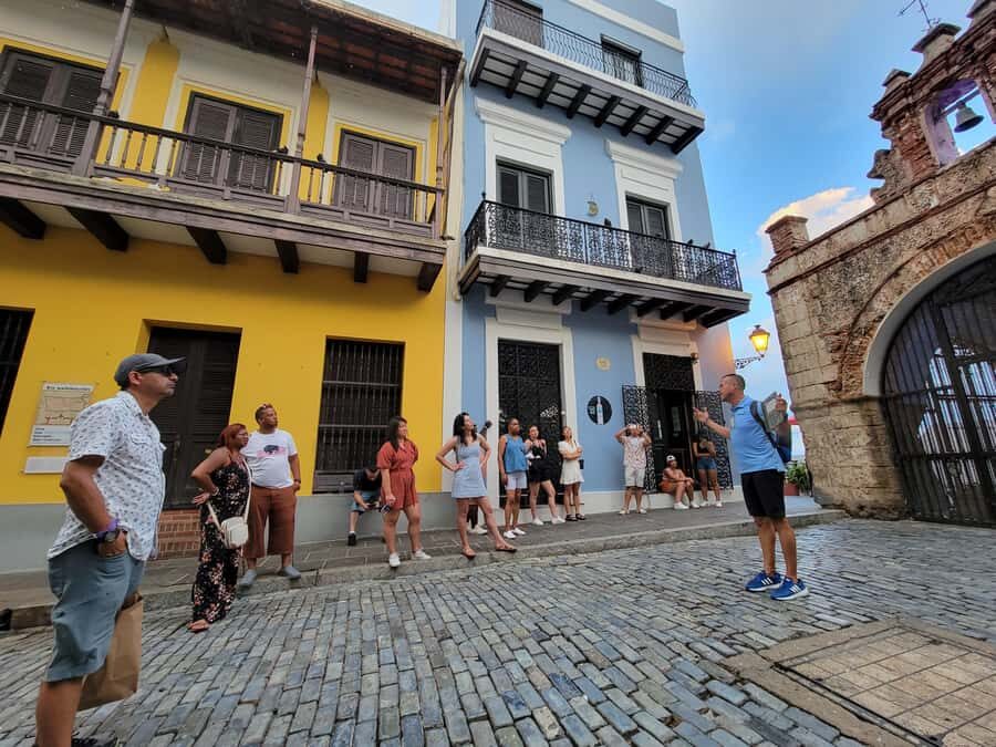 Old San Juan: San Cristobal Castle and Old Town Walking Tour - Guides and group vibe: what to look for on the day