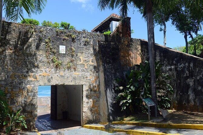Old San Juan Tour (1 Hour) by DUHO - La Rogativa: ending at Plazuela La Rogativa for meaning and atmosphere