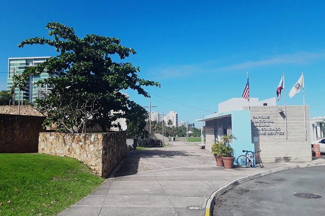 Outdoor Salsa Class Experience in San Juan - Wear light and plan for a workout in the Puerto Rico heat
