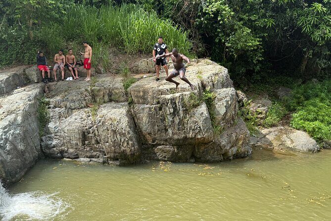 Pinones Bar Hopping Beach Food Tour & Caguas River Hidden Gem - The Beach-to-Boardwalk Transition: Why the Loíza Side Feels So Different