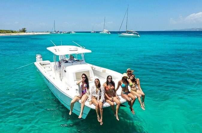 Private Snorkel and Cruise Experience in Ceiba - Captain Juan and First Mate Carlos: How the Crew Shapes the Day