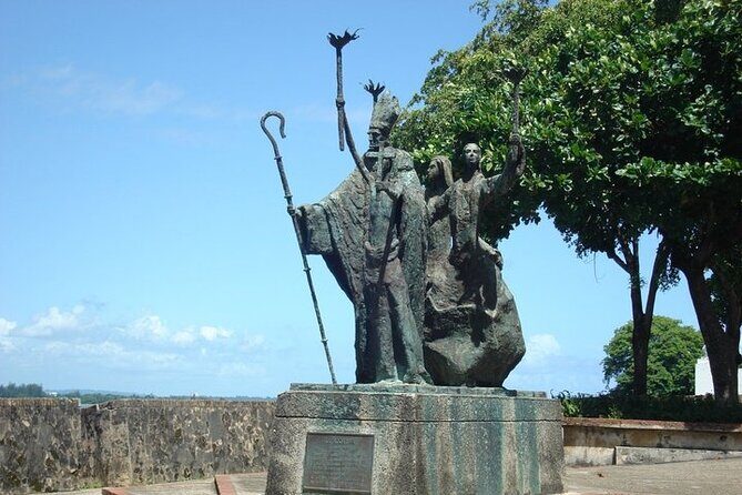 Private Walking Tour of Old San Juan, including forts - Plaza del Quinto Centenario: where anniversary history meets quick photos