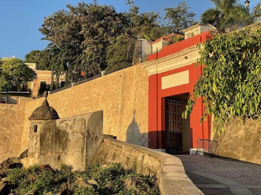 San Juan: Old Town Sunset Walking Tour - Plaza Colón to Plaza de la Barandilla: Getting Oriented Fast