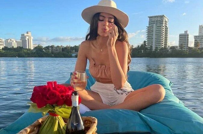 San Juan — Private Floating Picnic Experience in Condado Lagoon - What happens when you arrive at Condado Beach