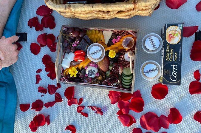San Juan — Private Floating Picnic Experience in Condado Lagoon - Drinks, charcuterie, and small details that change the day